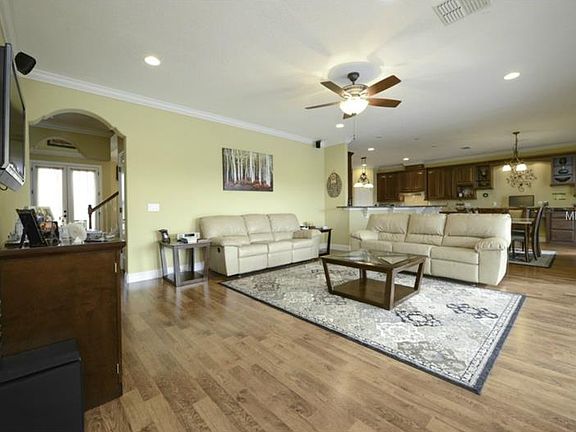 5th image of 16230 Tudor Grove Dr