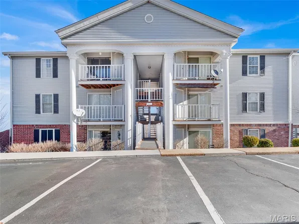 1231 Creve Coeur Crossing Ln APT J, Chesterfield, MO 63017