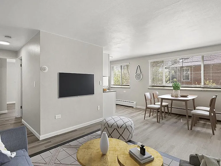 1325 Madison St — Photo 3