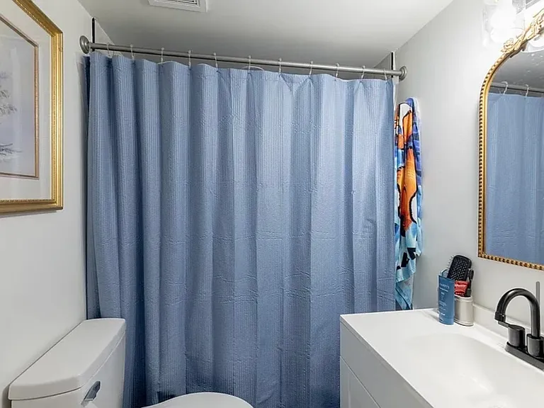 1128 Moseley Dr — Photo 2