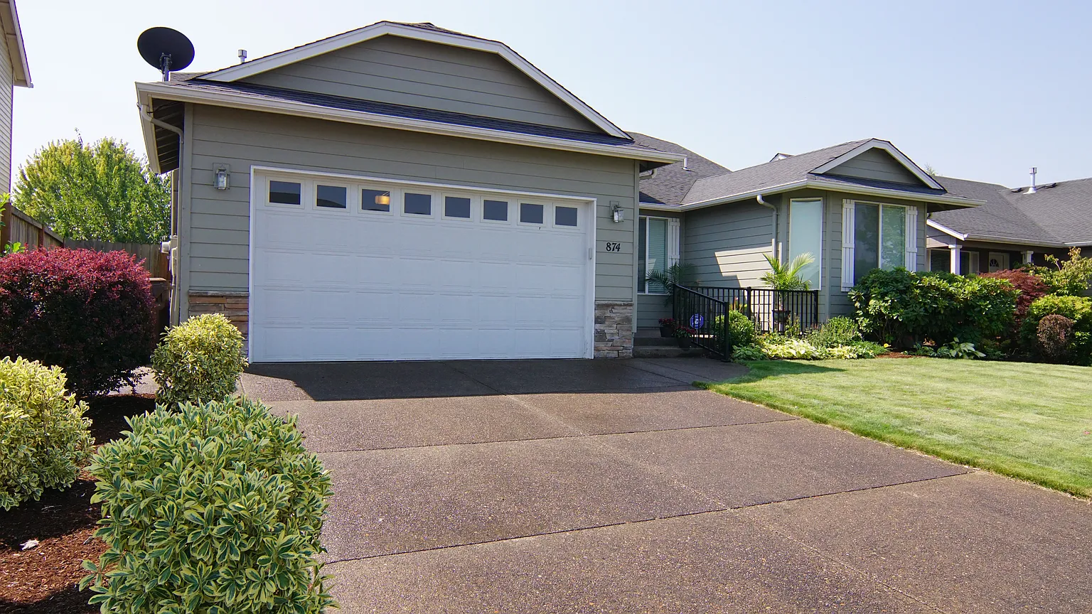 874 Meadow Dr photo 1