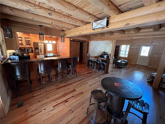 4th image of 261 Bluff Rd S