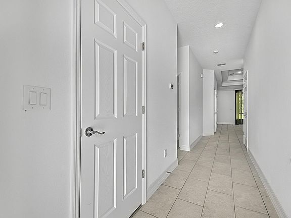 5th image of 14 Ullynn Pl #A