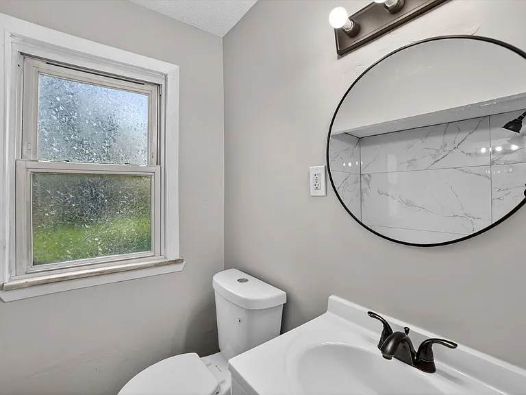 303 S Green Rd — Photo 11