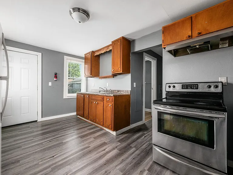 54-56 Benfield Ave — Photo 11