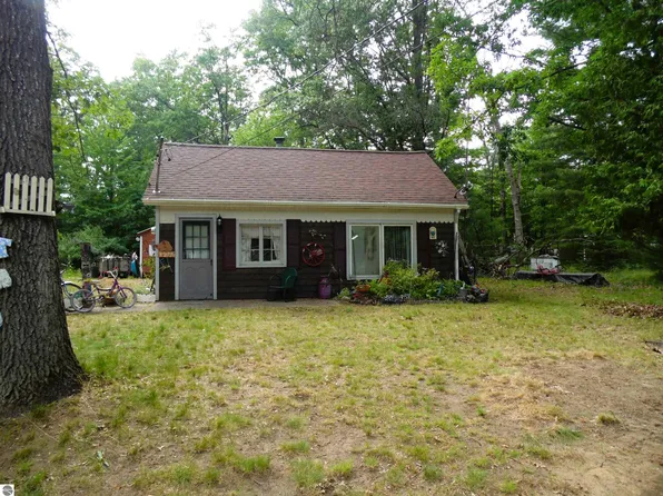 5294 Pinecrest Ln, Prescott, MI 48756