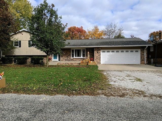 1st image of 102 E Amber Dr