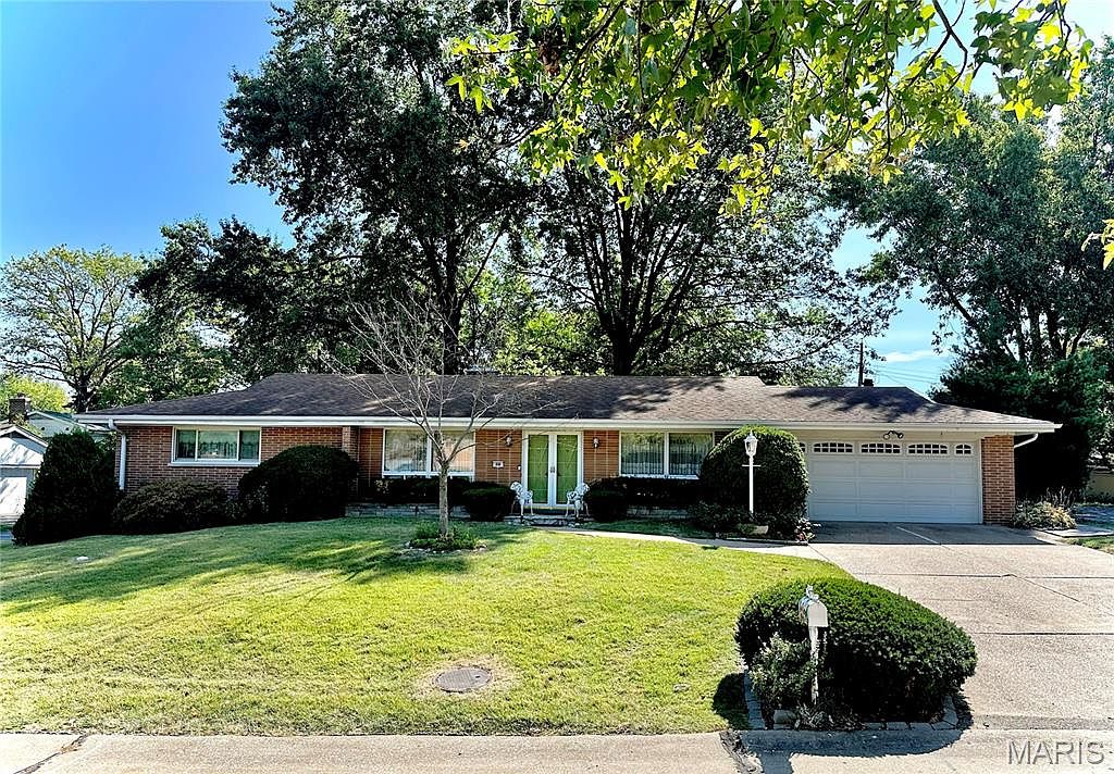 848 Berry Hill Dr, Saint Louis, MO 63132 | Zillow