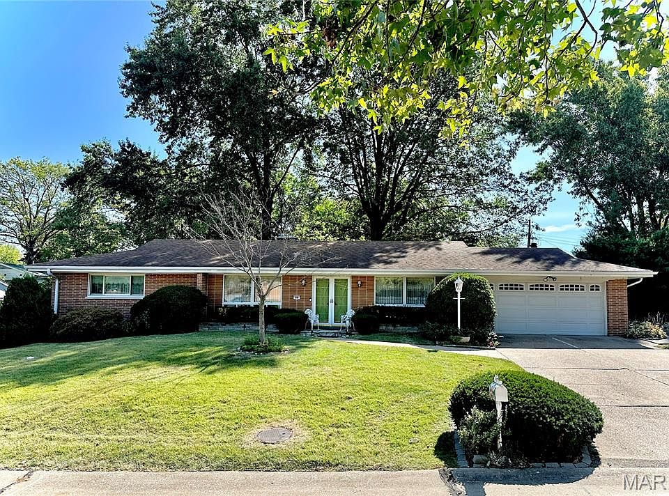 1st image of 848 Berry Hill Dr