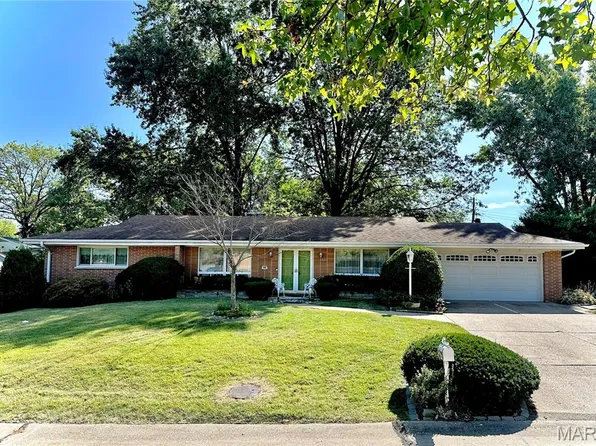 848 Berry Hill Dr, Saint Louis, MO 63132