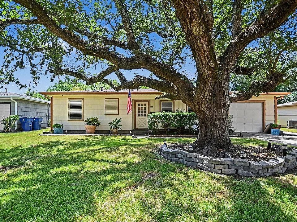5013 Live Oak Dr
