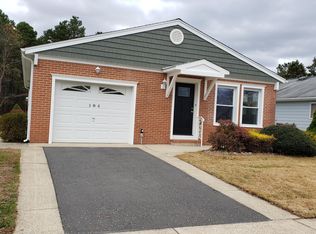 104 Torrey Pines Dr, Toms River, NJ