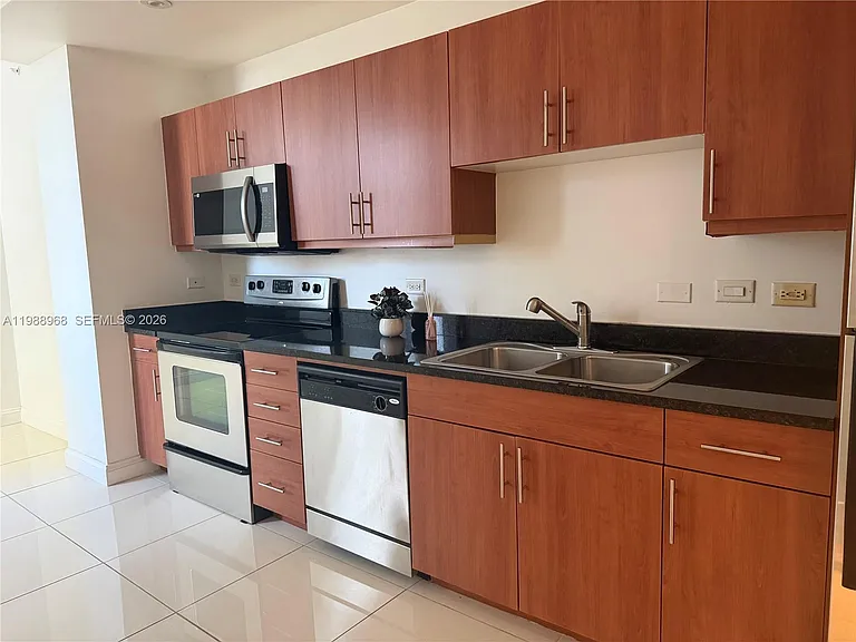 111 E Flagler St #606 — Photo 3