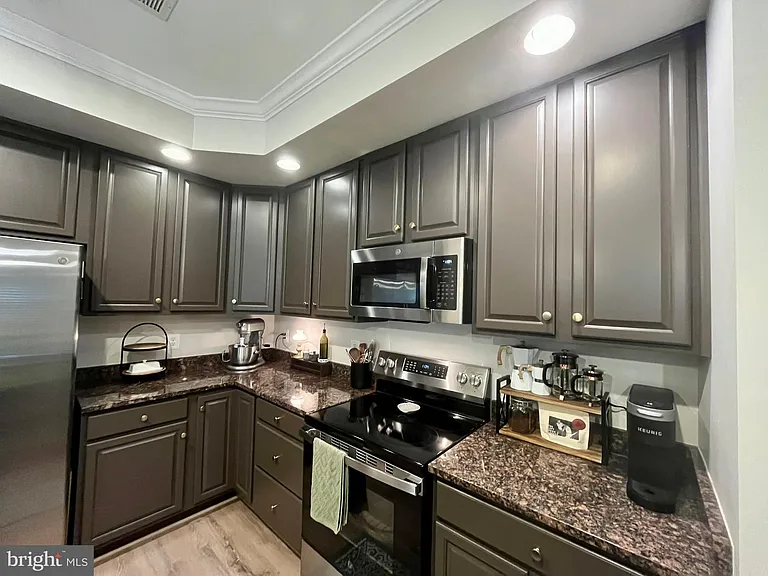 15181 Leicestershire St — Photo 5