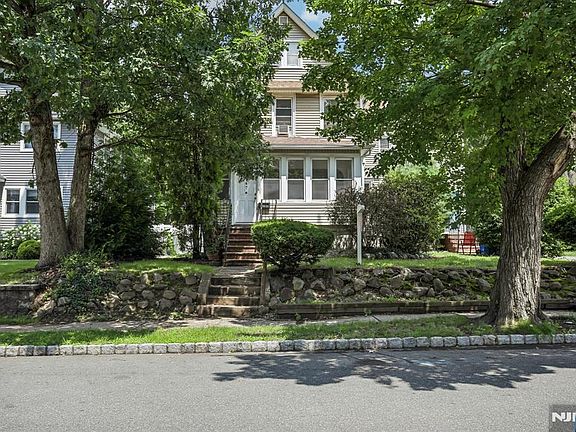 2nd image of 147 Phelps Ave