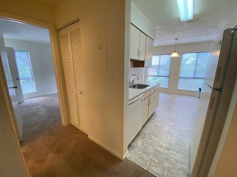 Princeton Circle West Apartments — Photo 108
