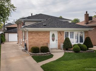 9042 S Parkside Ave, Oak Lawn, IL 60453