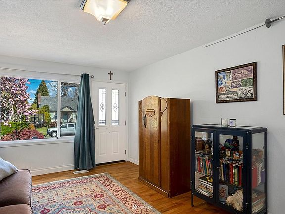 4th image of 4652 N Visscher St