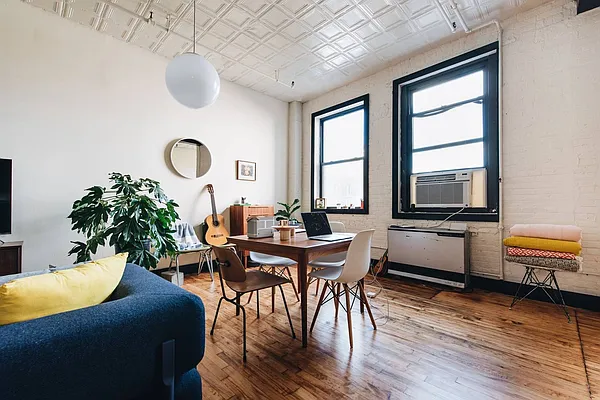 Rented by Nooklyn NYC LLC | media 18