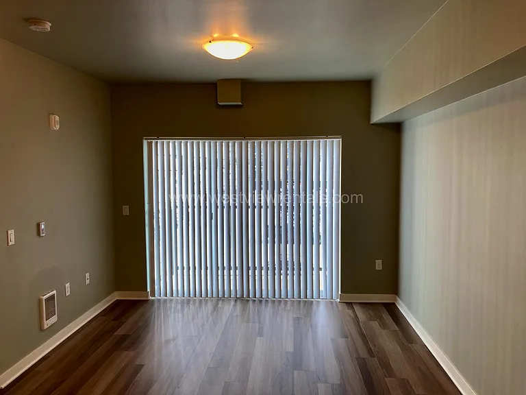 203 E Laurel St — Photo 132