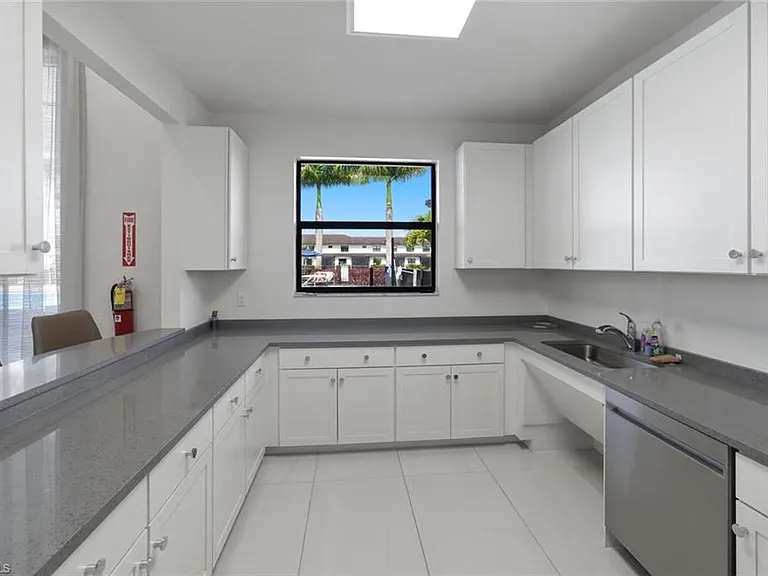 7345 Rockefeller Dr — Photo 40