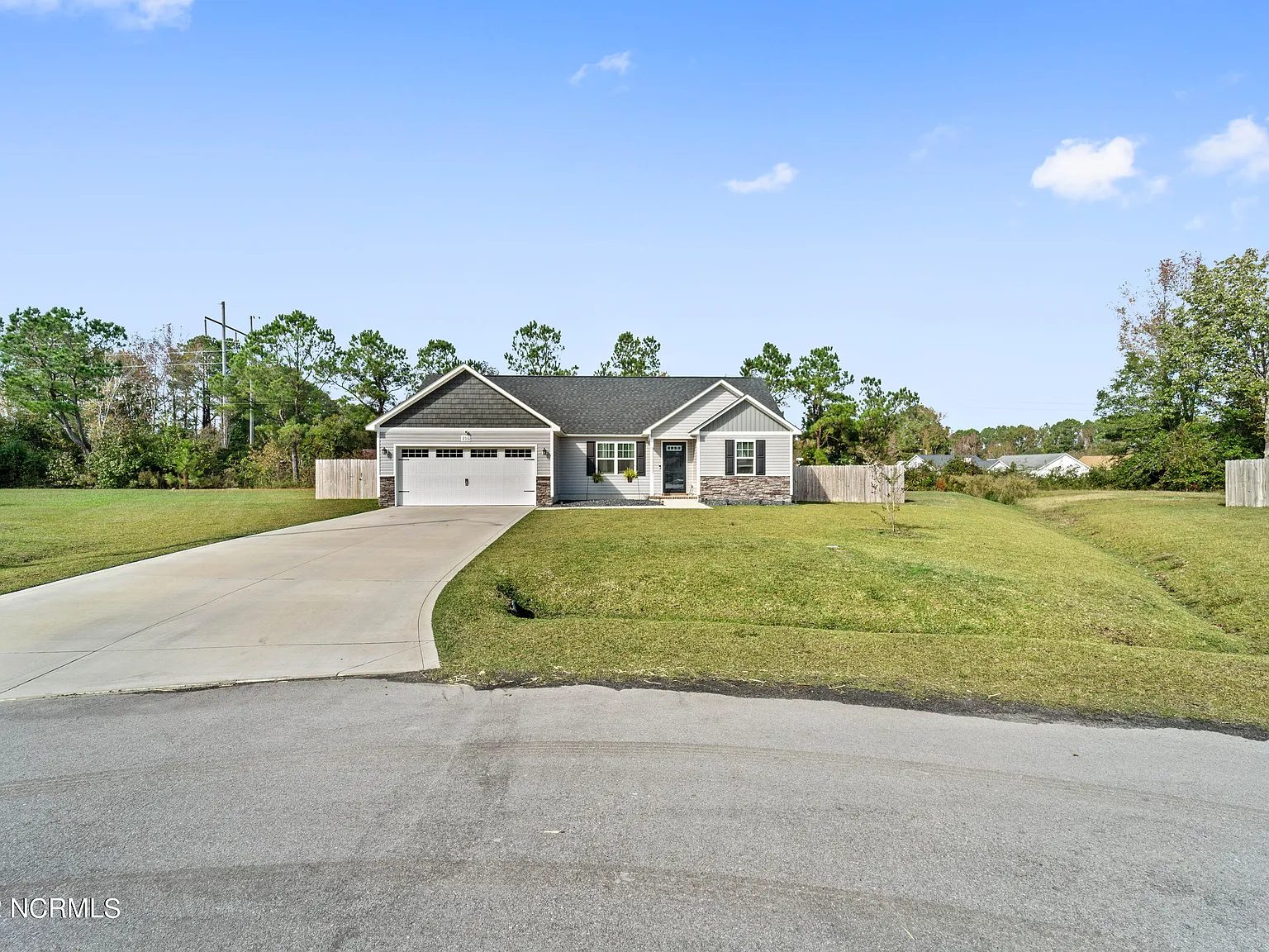 3 bed, 2.0 bath, 1280 sqft, $1,845 — Photo 2