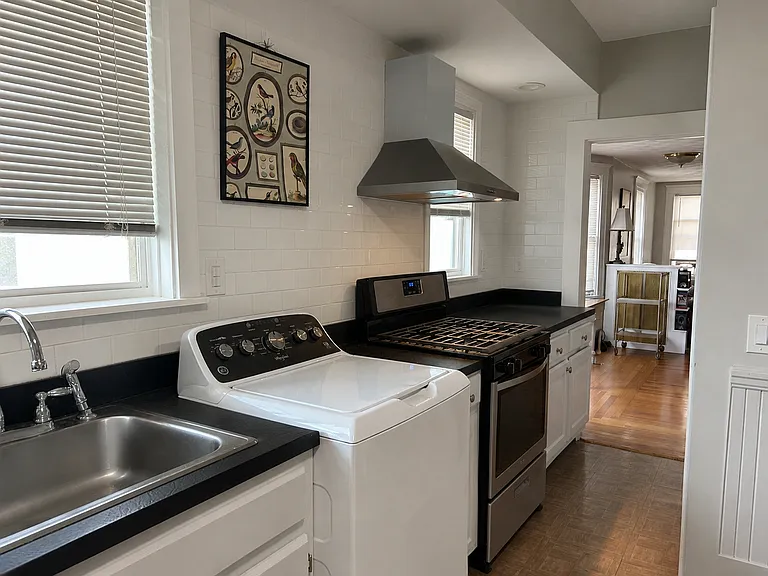 25 Bradbury Ave #A — Photo 2