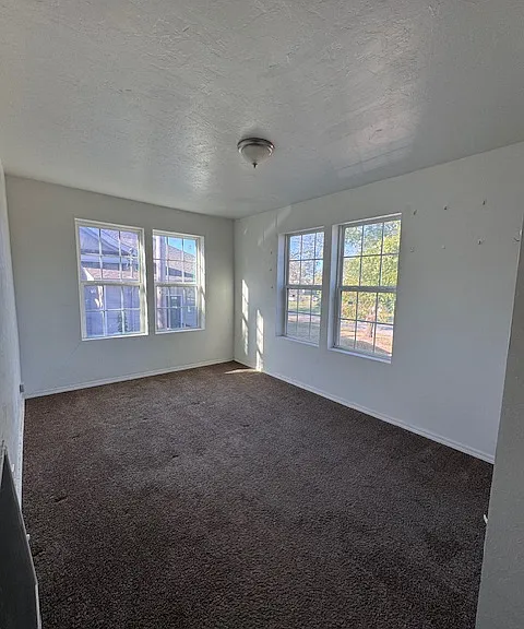 900 E 9th St #4 — Photo 5