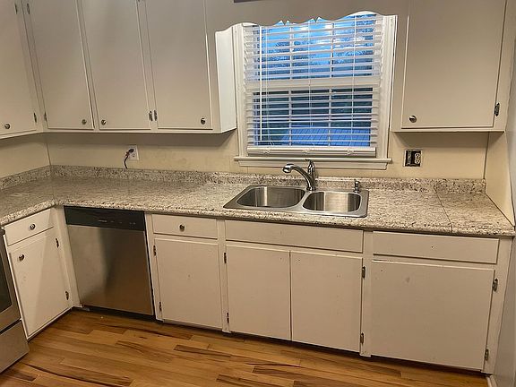 4th image of 609 Lakeview Dr