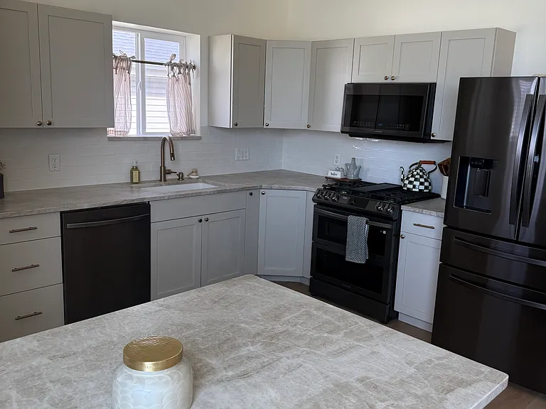 370 N 800 W — Photo 5