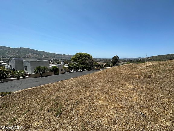 4th image of 563 Glade Dr
