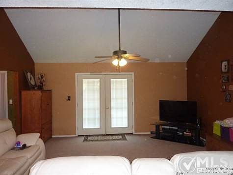 4th image of 815 Broadway St