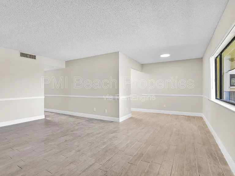 414 Meadows Cir — Photo 17