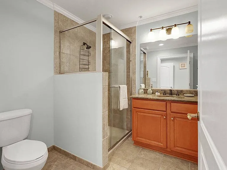305 S Lake Park Blvd #106 — Photo 15