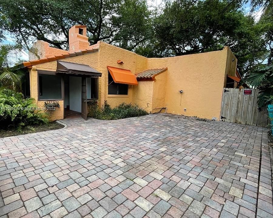 1st image of 824 NE 111th St #0