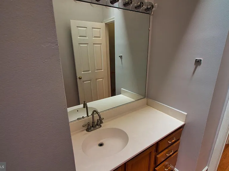 5901 Saint Giles Way — Photo 21