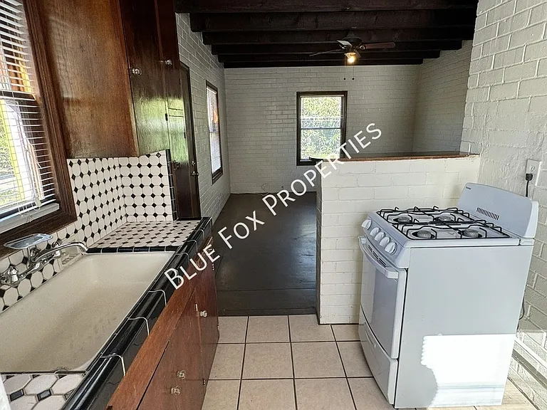 1211 N Jones Blvd #4 — Photo 6