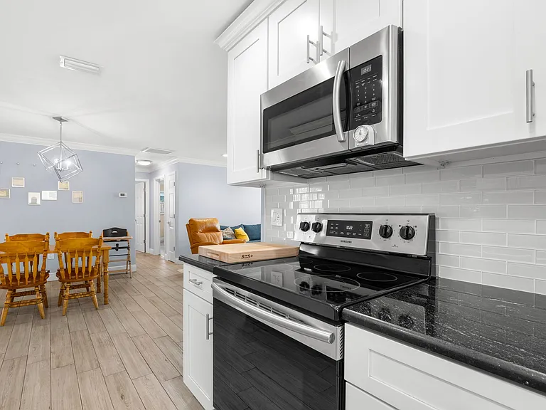 2376 Forest Dr — Photo 10