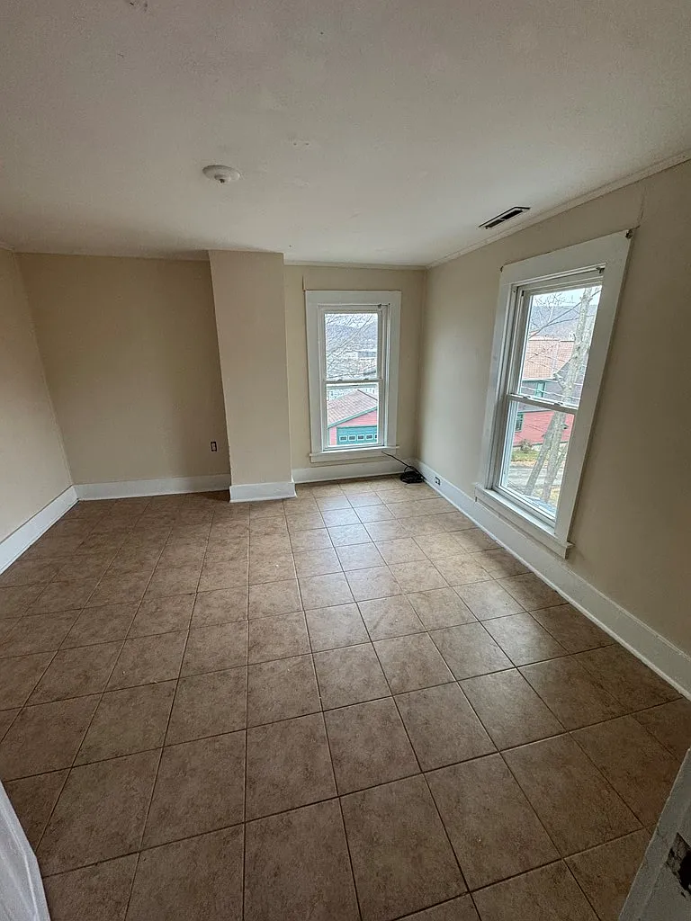 2 bed, 1.0 bath, 792 sqft, $950 — Photo 4