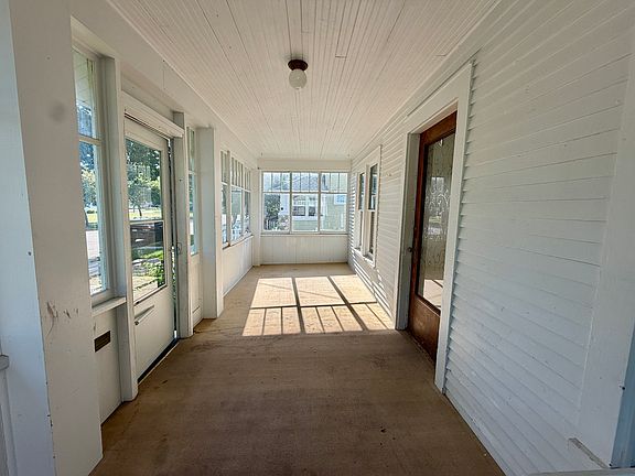 2nd image of 412 Pine St