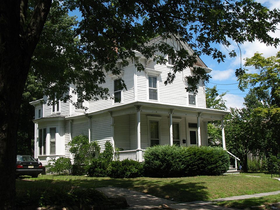 2nd image of 827 3rd Pl