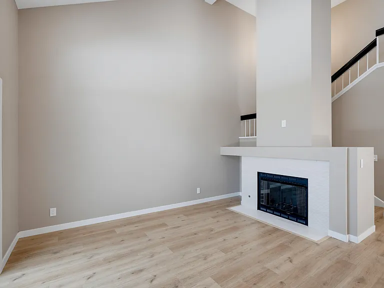 54 Sandalwood — Photo 7