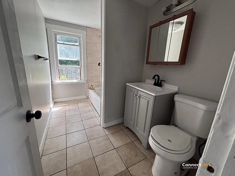 30 Daisy St — Photo 2