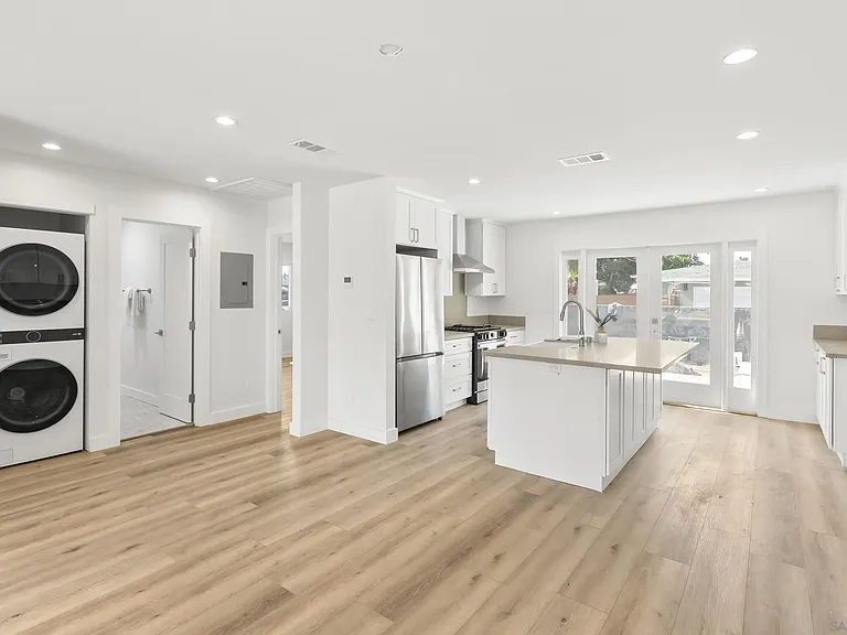 291 Ebony Ave — Photo 7