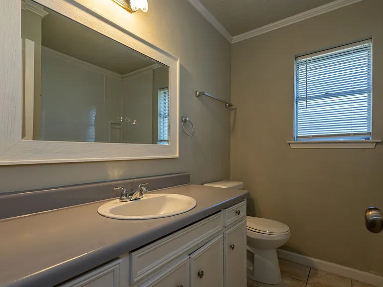 5810 Meadowview Rd — Photo 9