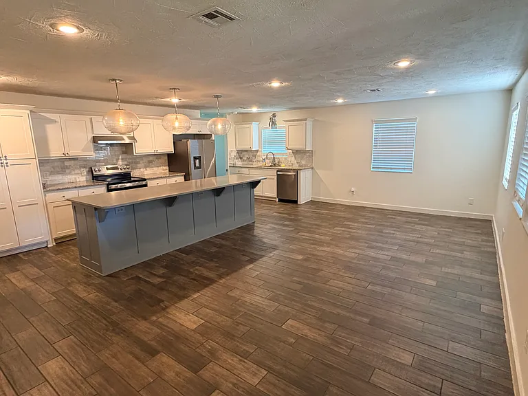 1416 S College Ave — Photo 2