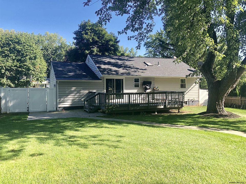 2nd image of 2 Valerie Ln