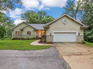 4020 Riverview Ln NE, Iowa City, IA 52240