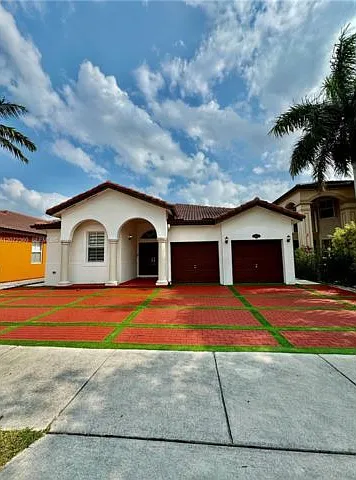 3 bed, 2.0 bath, 2039 sqft, $3,800 — Photo 2