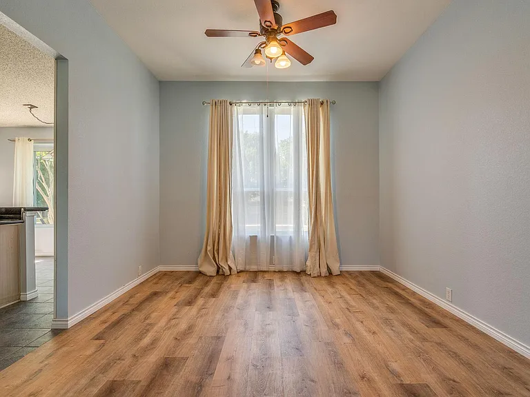 1605 Highdale Ct — Photo 12
